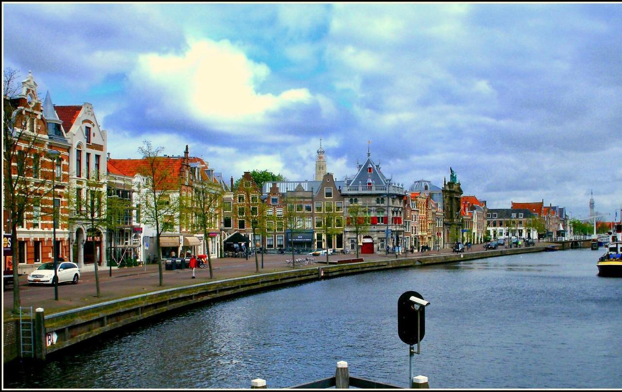 Bed & Breakfast Tegenover De Molen Haarlem Bagian luar foto
